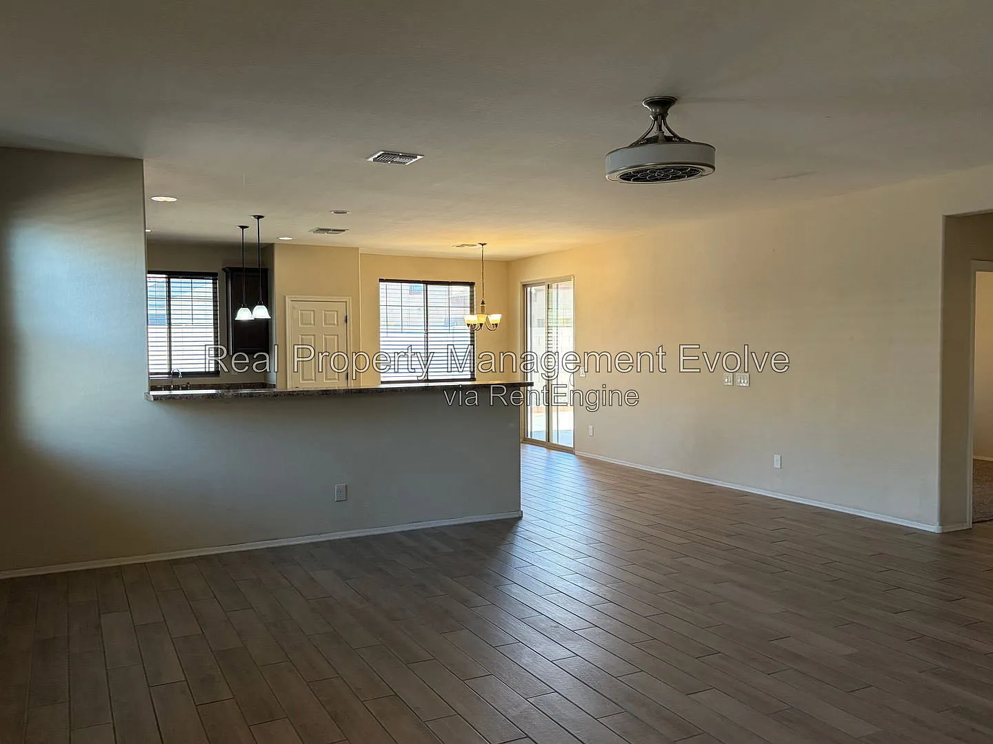3 bed, 2.0 bath, 1581 sqft, $2,200 — Photo 4