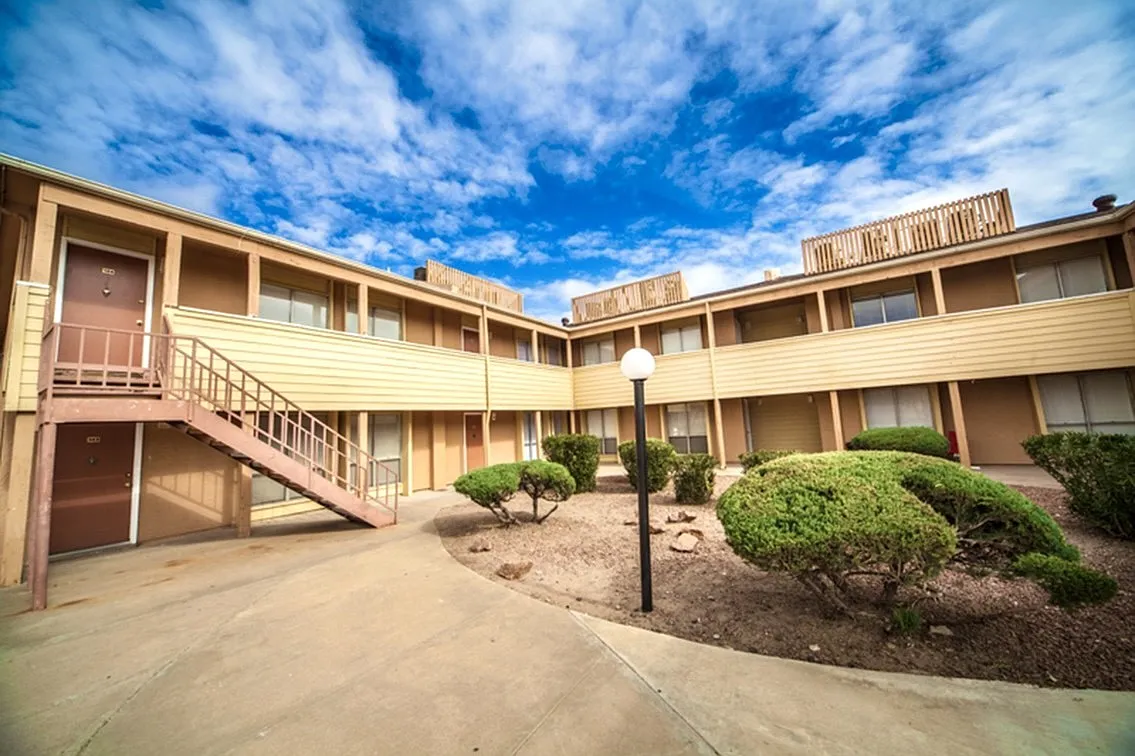 San Mateo Apartments — Photo 3