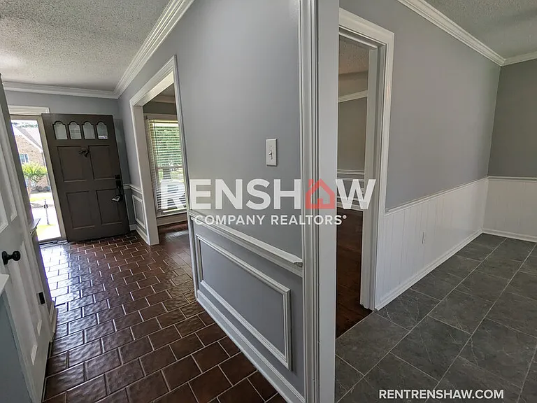 8161 Effingham Dr — Photo 4
