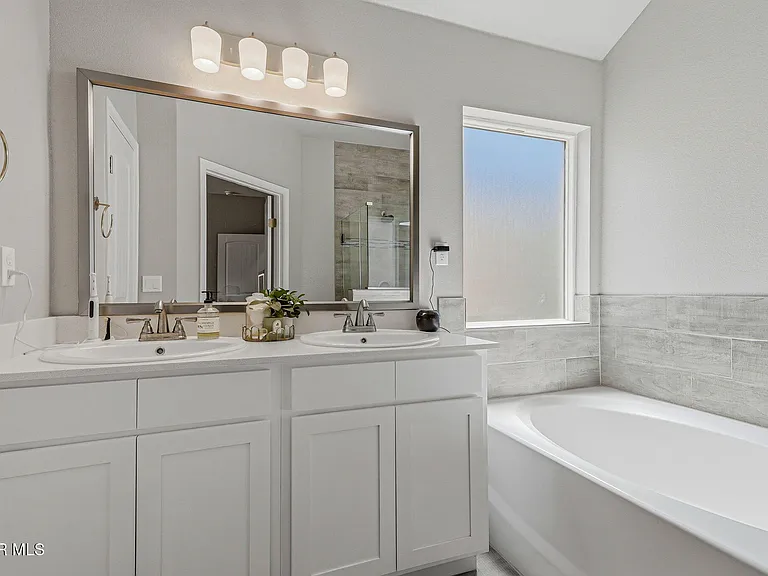 13977 Margaret Ponce Ave — Photo 14