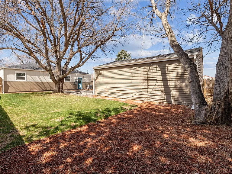 2060 S Irving St — Photo 17