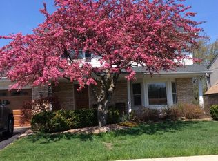 720 67th St, Darien, IL 60561