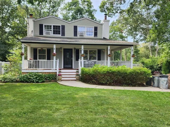 26 Kamio Drive, Mastic, NY 11950