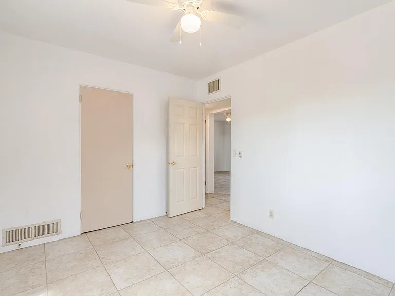 1120 E Waverly St — Photo 25