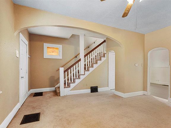 3rd image of 4712 Sigel Ave