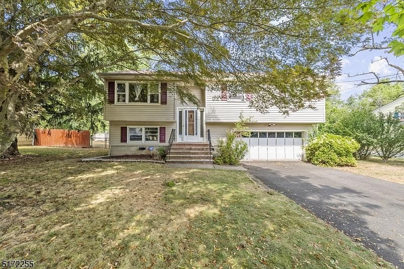 1st image of 310 Hillcrest Ave