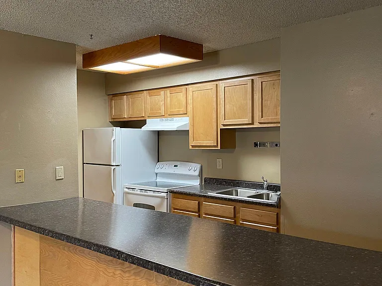 340 E Burlington St #2 — Photo 2