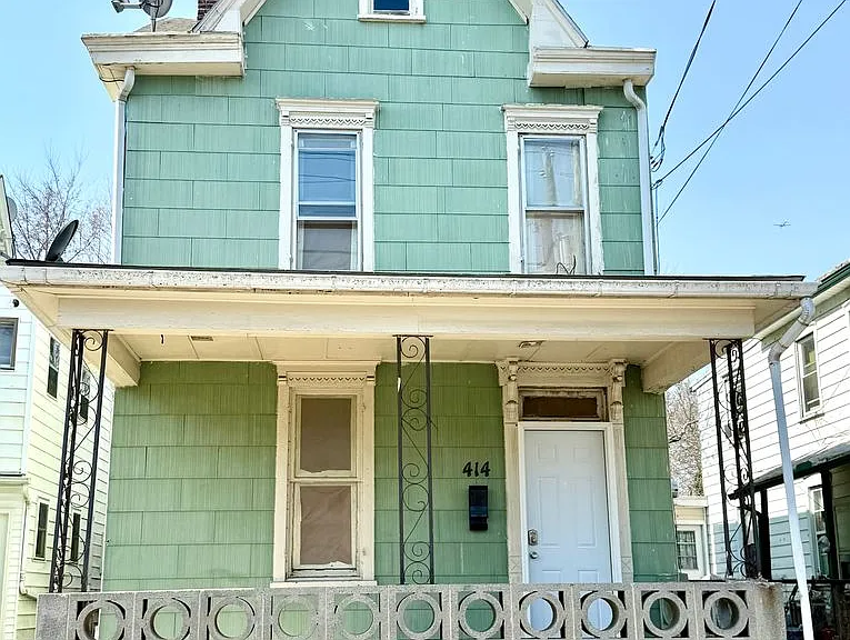 414 N Pitt St — Photo 1