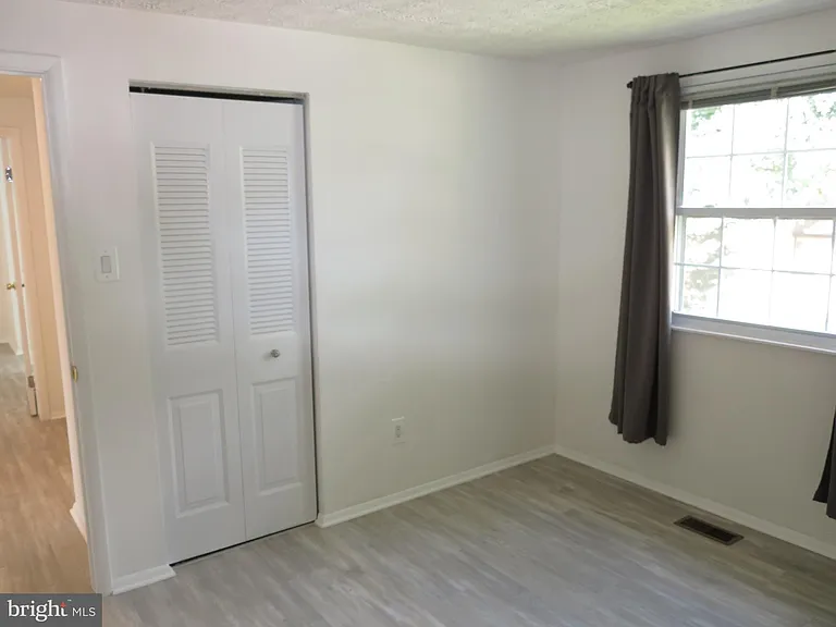 8406 Woodford Ct — Photo 36