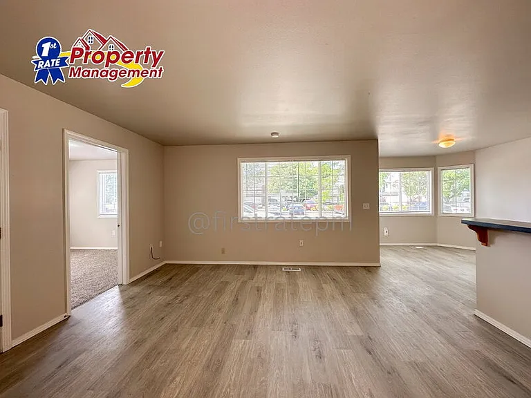 5843 W Clearview Ln #202 — Photo 5