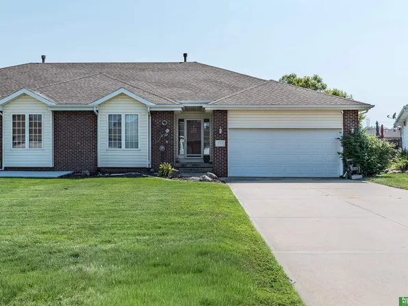 2713 Lakeview Cir, Plattsmouth, NE 68048