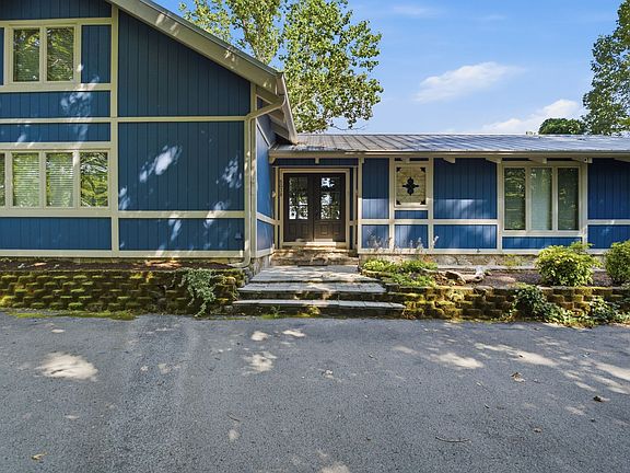 5th image of 220 Summit Pointe Ln