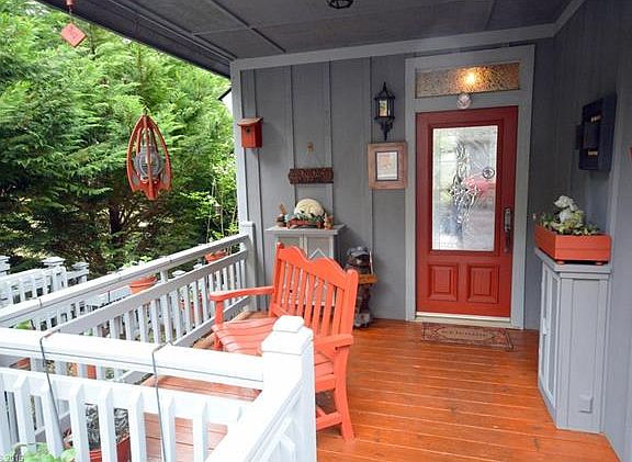 3rd image of 208 Hawks Crest Dr