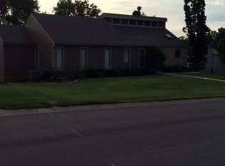 6900 Cottonwood Dr, Shawnee, KS 66216