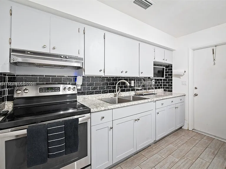 5120 SW 26th Ave #1-2 — Photo 13