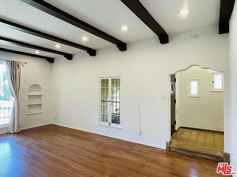 203 N Doheny Dr — Photo 5