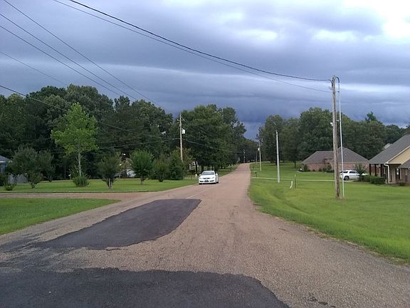 4th image of 1006 W Lake Dockery Dr
