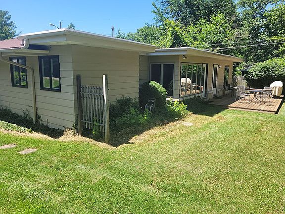3rd image of 501 S Arbutus Dr