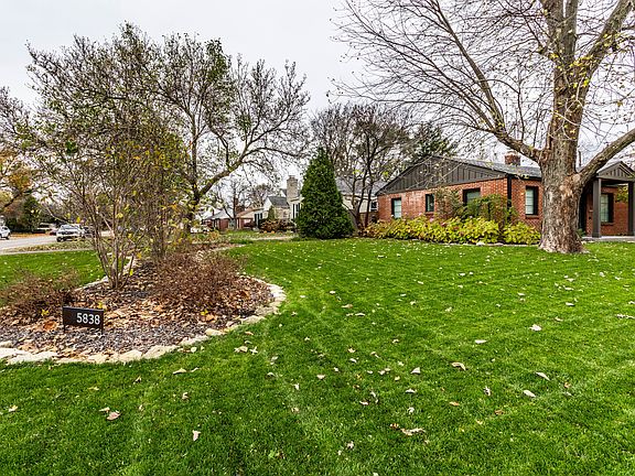 2nd image of 5838 Norwaldo Ave