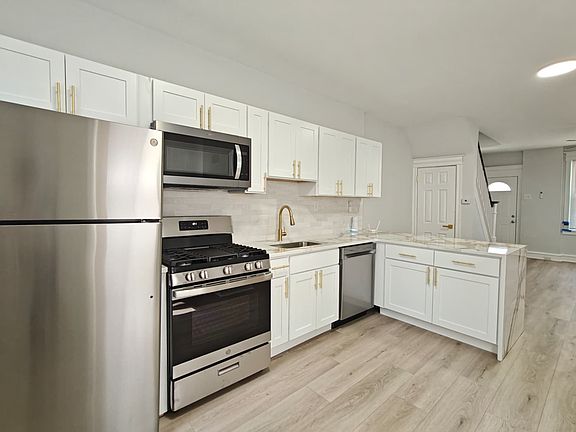 3rd image of 3032 N Stillman St