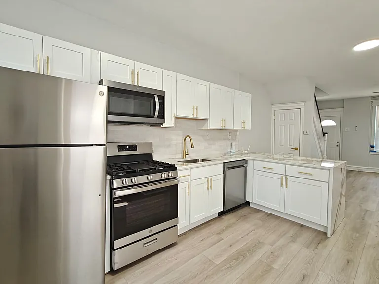 3032 N Stillman St — Photo 3
