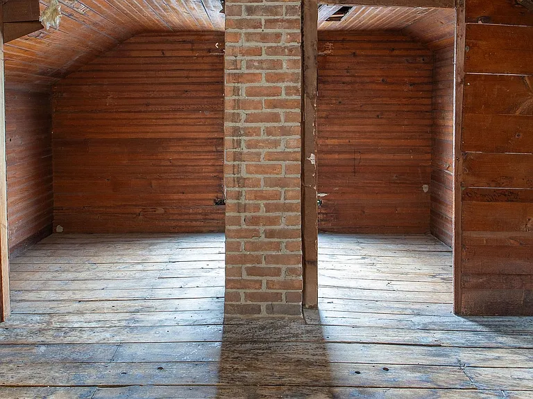 562 State St — Photo 23