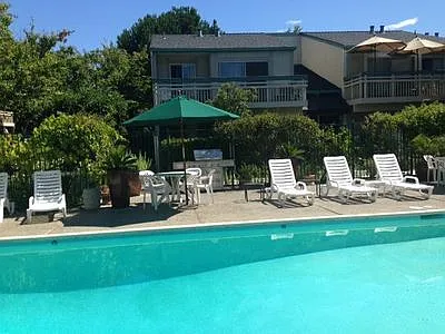 Live Oak Apartments — Photo 95