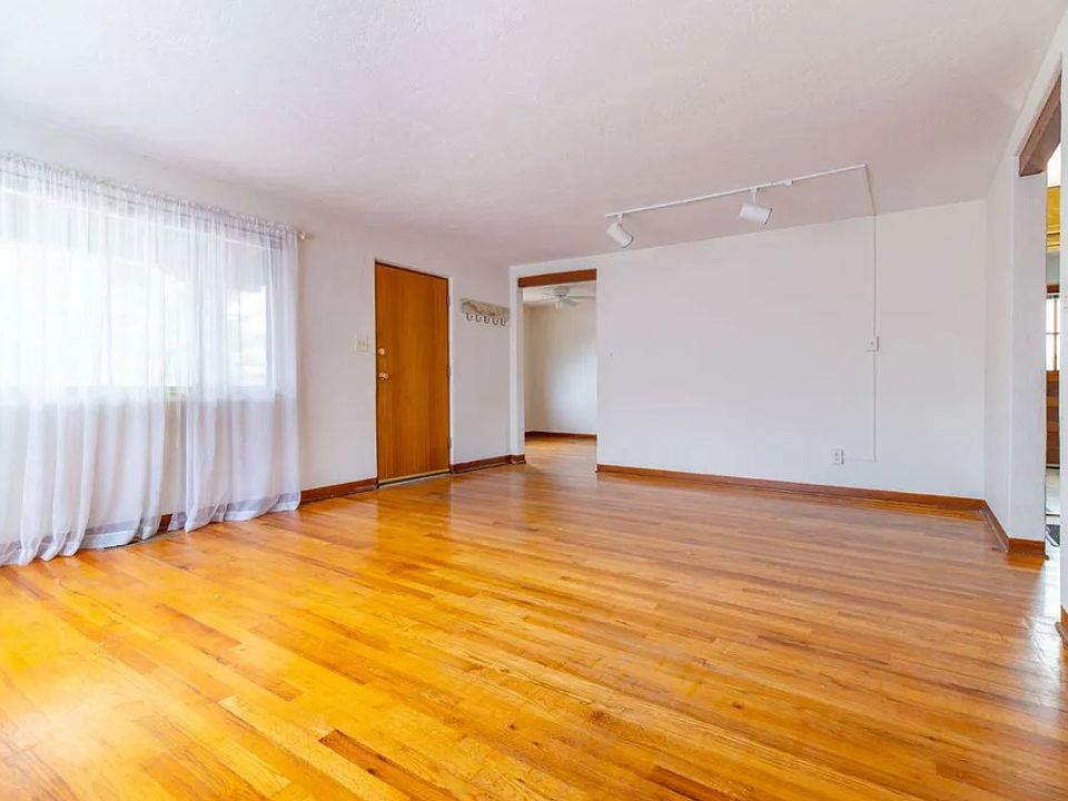 1st image of 4002 Linden St #4002