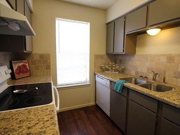 5th image of 1000 Summer Court Cir APT A