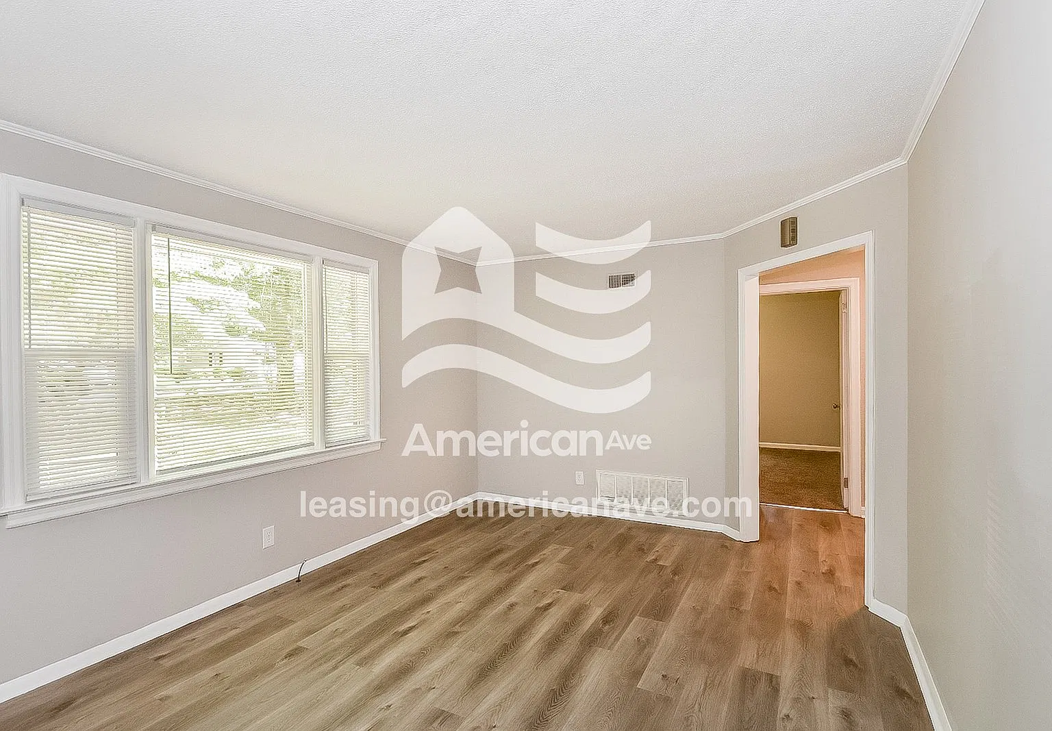 4 bed, 1.5 bath, 1293 sqft, $1,957 — Photo 3