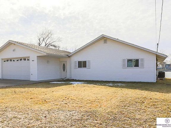 3rd image of 3015 Crystal Dr