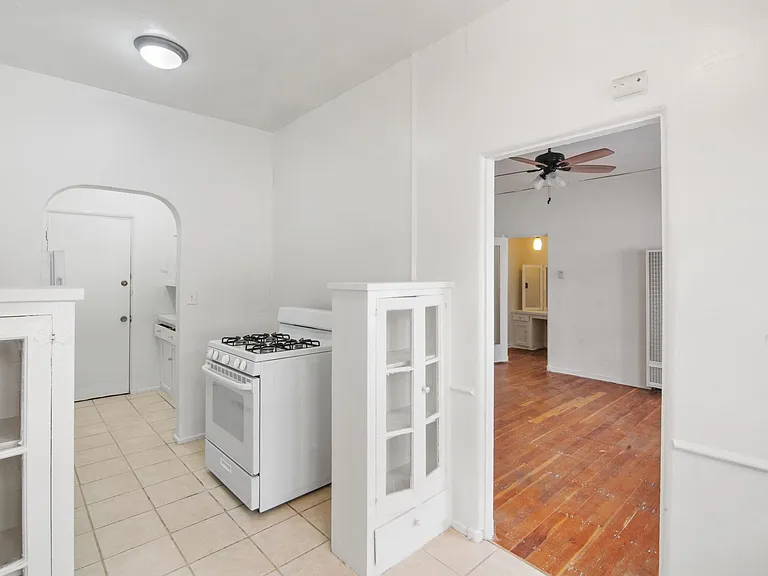 Euclid Apartments — Photo 20