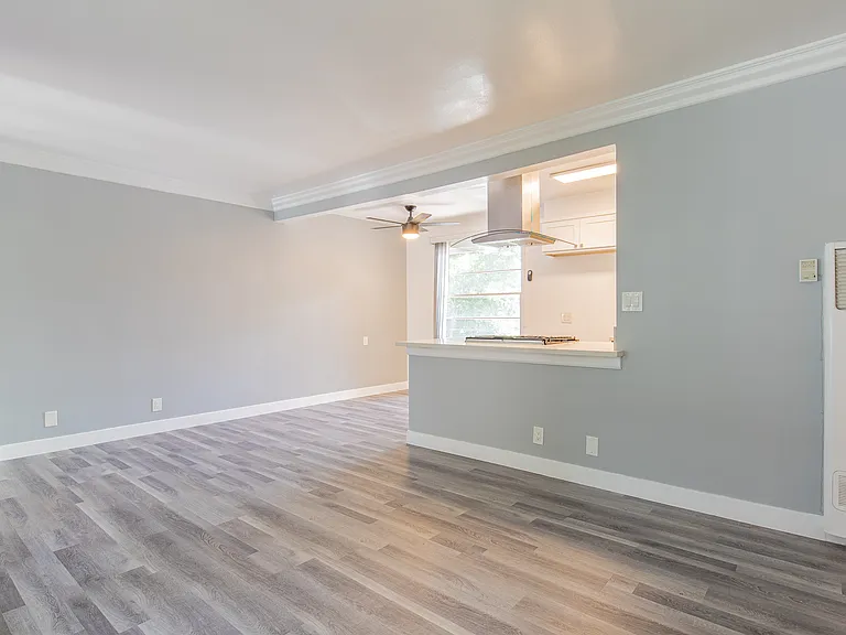 4427 Woodman Ave #1X1 — Photo 3