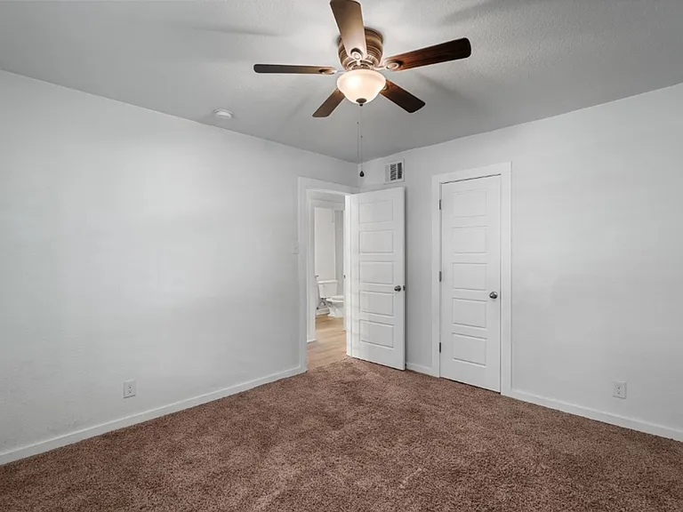 6211 Manor Rd #107 — Photo 33