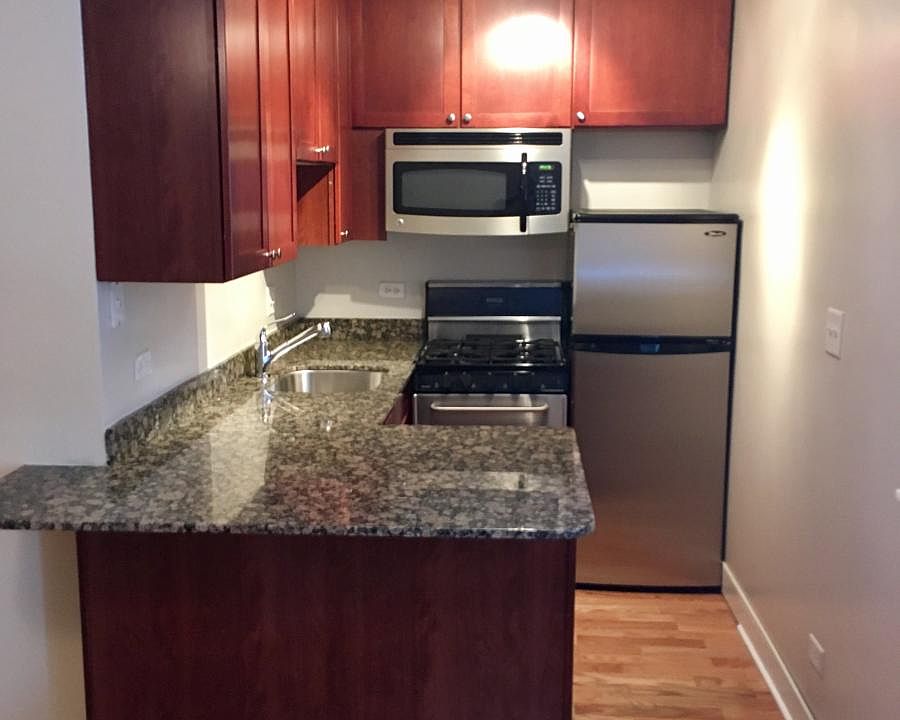1st image of 631 W Wrightwood Ave