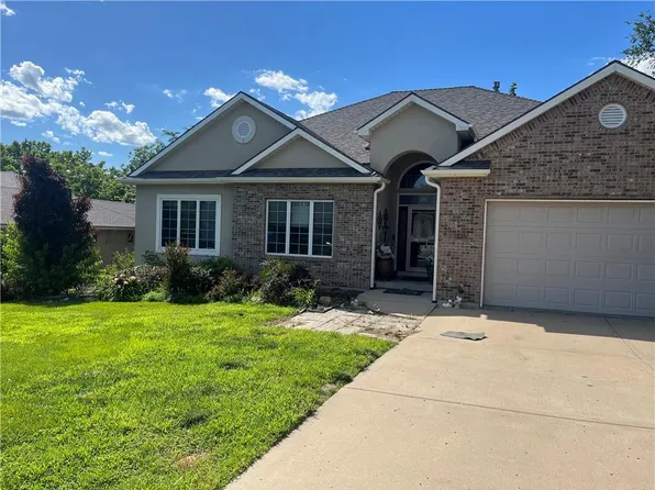 10402 NW River Hills Dr, Kansas City, MO 64152