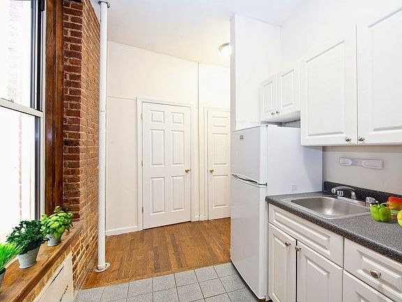 2nd image of 364 W 51st St APT 1E