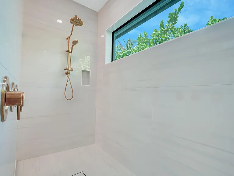 1248 N Harbor Dr — Photo 33