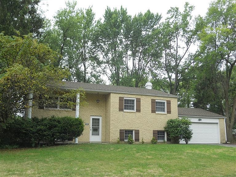 1st image of 560 Clareridge Ln