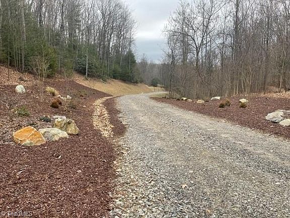 3rd image of 627 Mountain Vista Dr