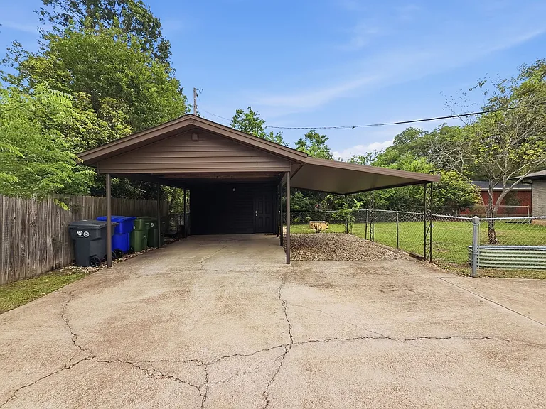2137 Lenamon St — Photo 25