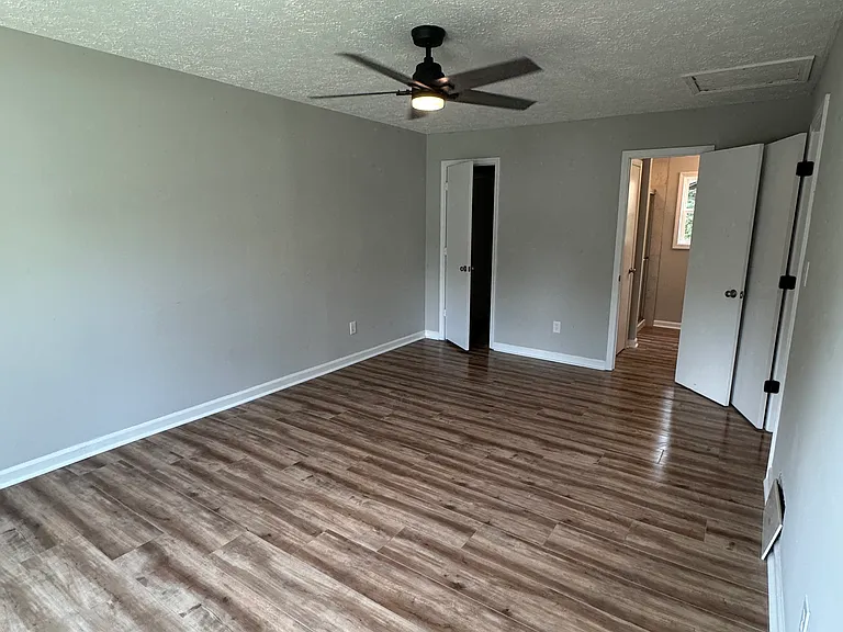 Beautiful new kitchen with soft close cabinets and drawers. Granite countertops.