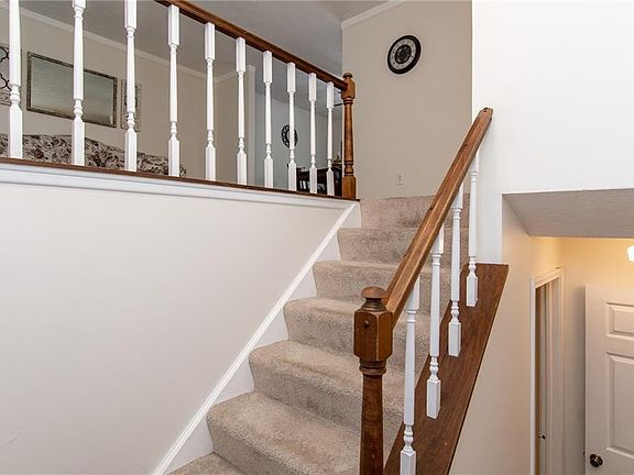 5th image of 11 Staglen Dr