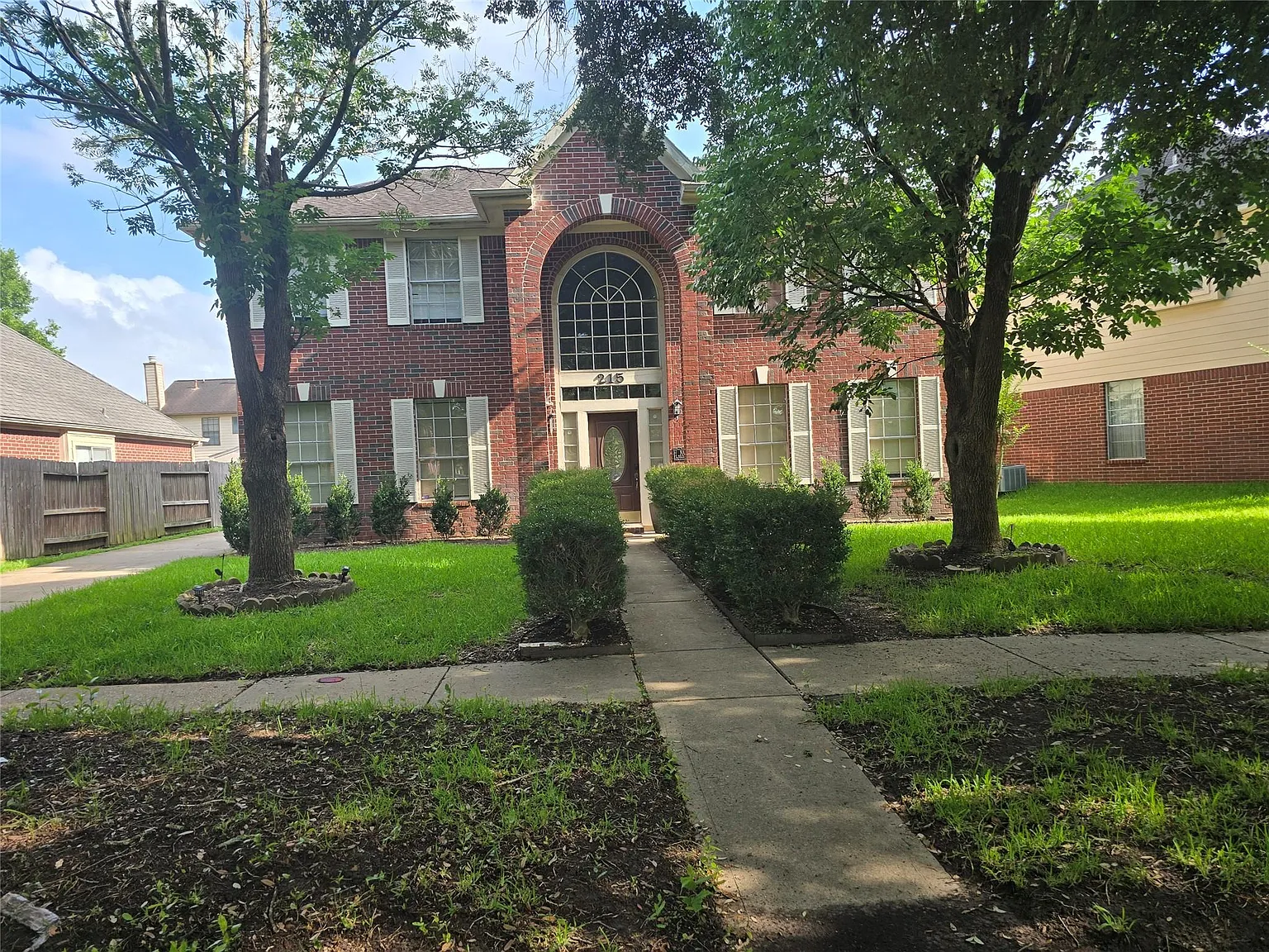 4 bed, 2.5 bath, 2810 sqft, $3,150 — Photo 1