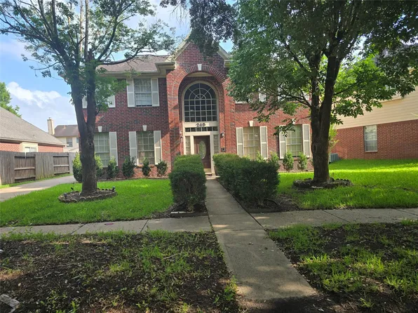 215 Birch Hill Dr, Sugar Land, TX 77479