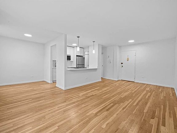 2nd image of 5425 Valles Ave APT 3B