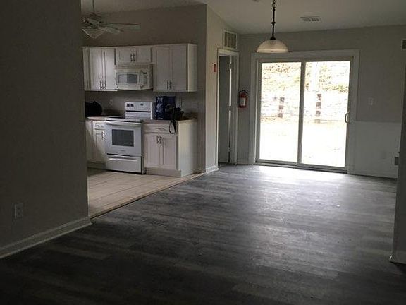 3rd image of 45 Deck St