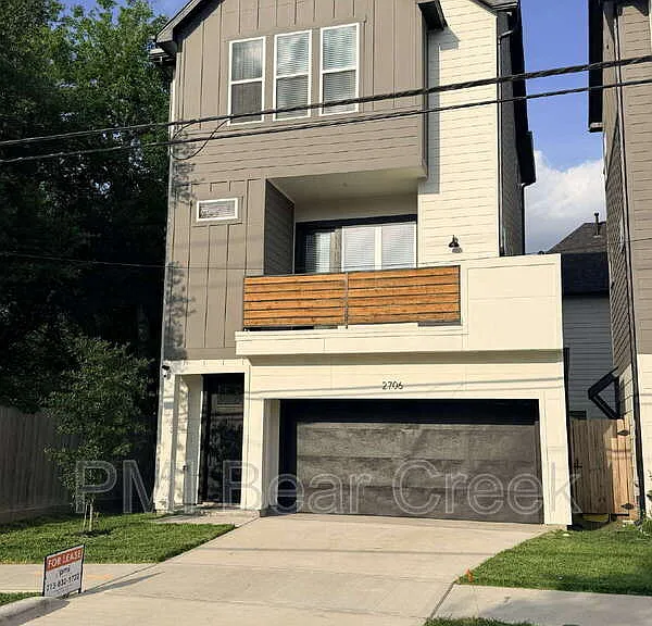 2706 Cochran St — Photo 1