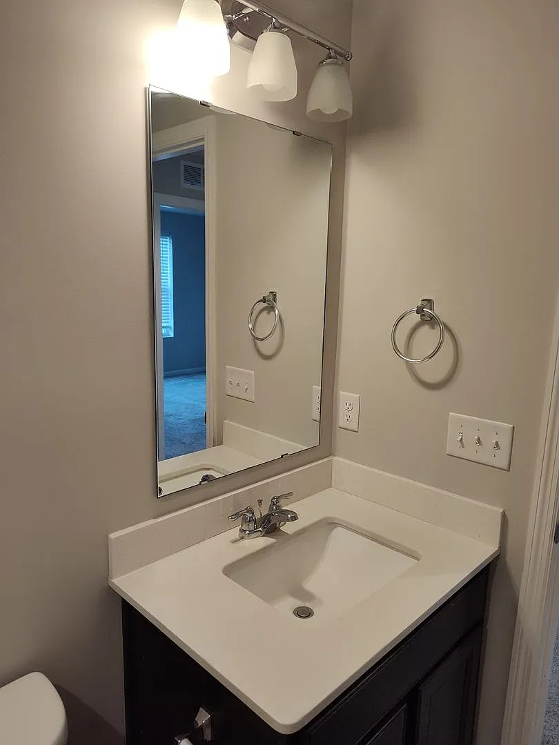 Freshly Painted Throughout Move-In Ready! — Photo 4