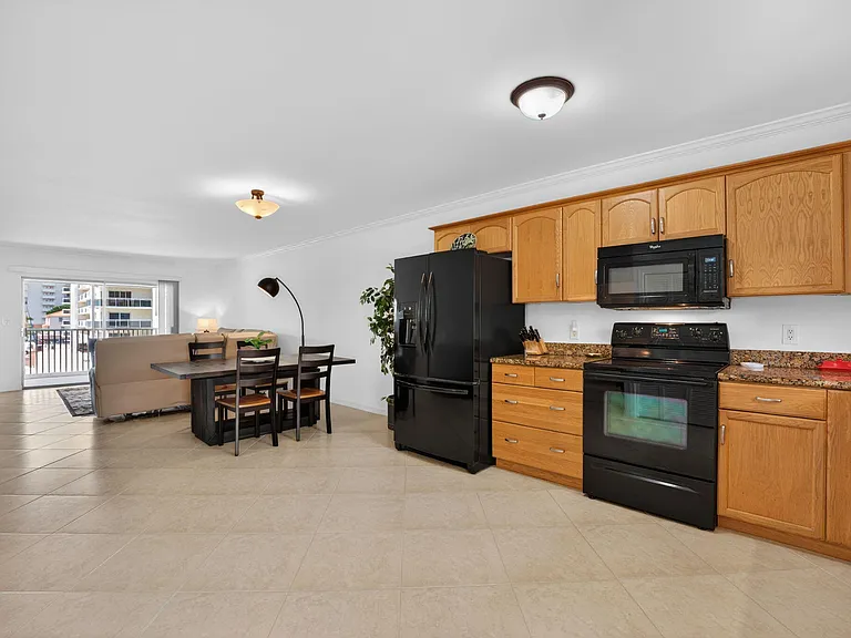 1166 Hillsboro Mile Bch #26 — Photo 17